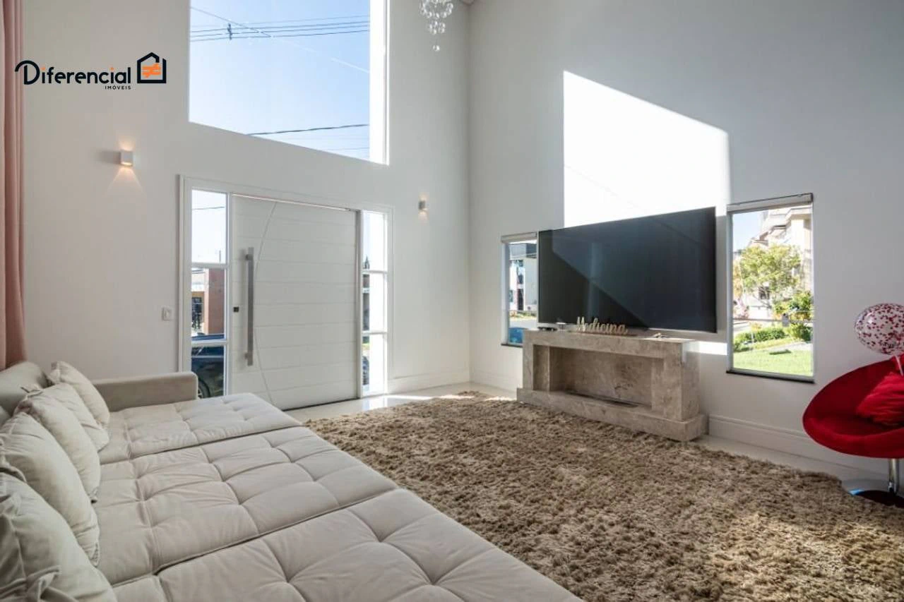 Floor-to-ceiling windows in a 2-bedroom house, 300 m²