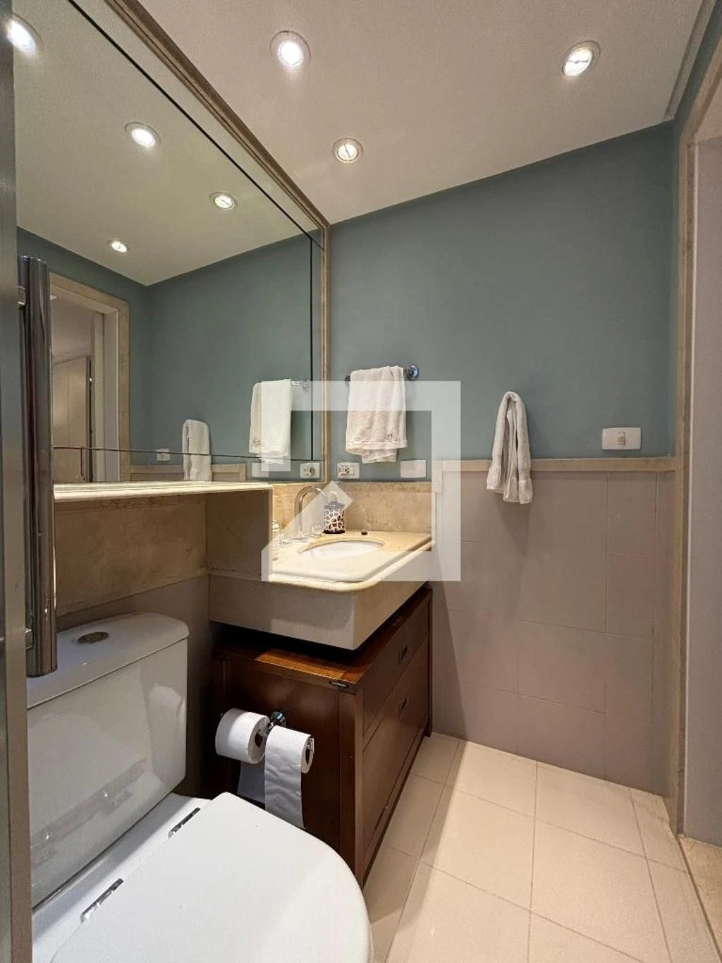 Furnished 1-bedroom apartment with 2 bathrooms — photo 42