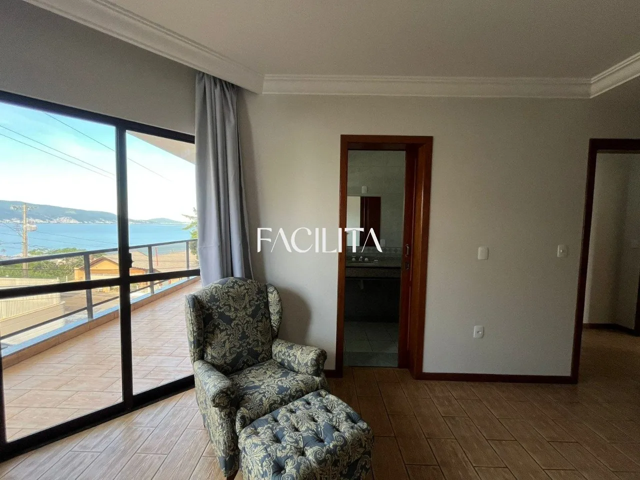 Furnished 456 m² house with 3 en-suite bedrooms and pool — photo 44