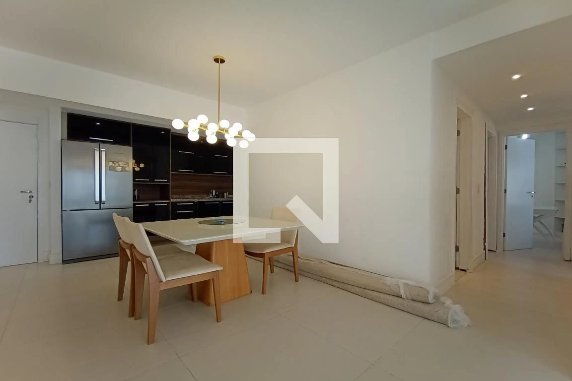 Furnished 3-bedroom apartment with 3 bathrooms and balcony — photo 47