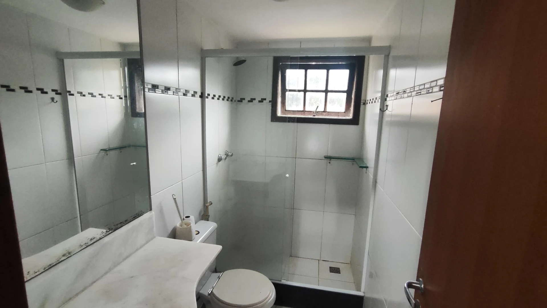 House with 3 bedrooms, 1 en-suite and 4 bathrooms — photo 46