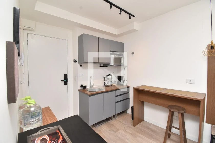 Furnished 1-bedroom apartment with balcony and 1 bath — photo 5