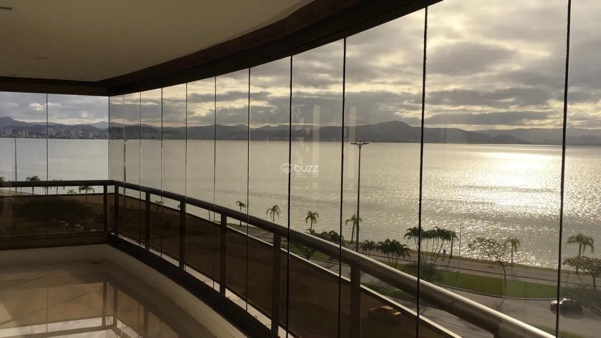 Apartamento de 3 quartos com 250 m² e cozinha integrada
