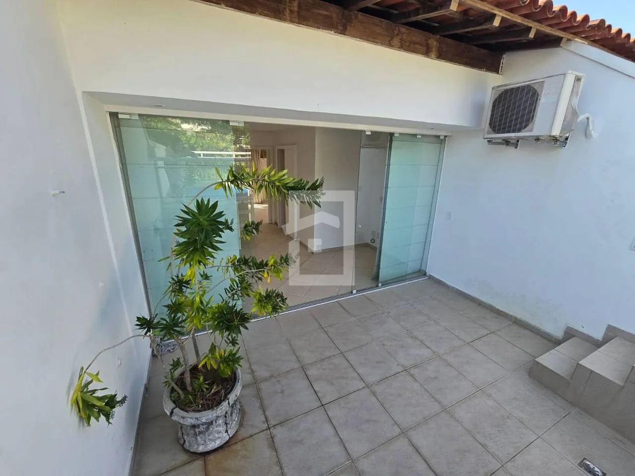Triplex house with 4 bedrooms and 2 en-suites — photo 57