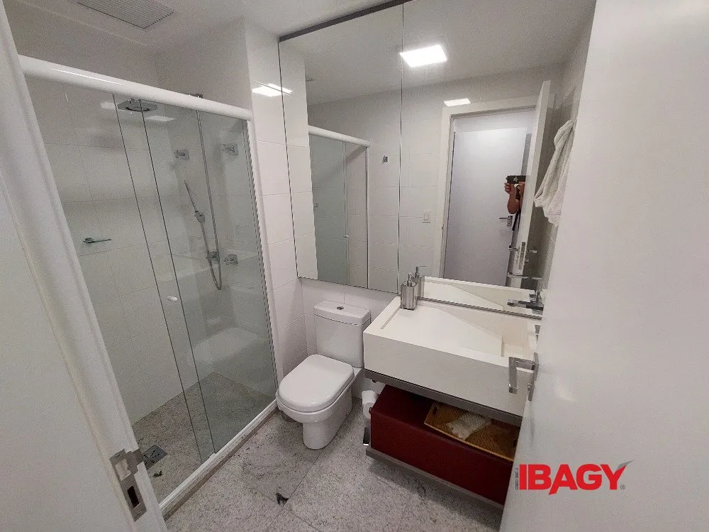 Furnished 2-suite apartment with enclosed balcony — photo 90