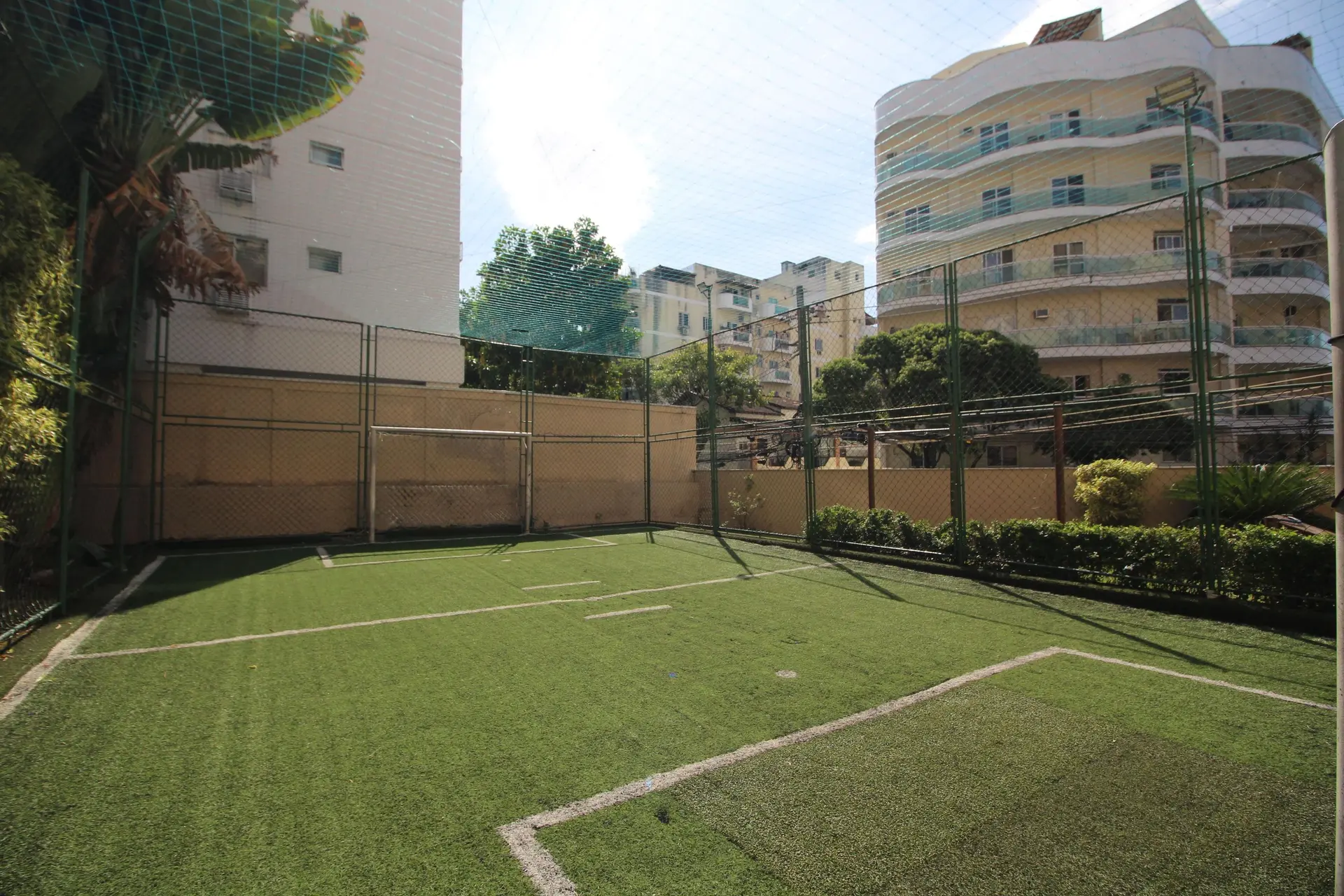 Balcony with a grill in a 3-bedroom apartment, 74 m² — photo 10
