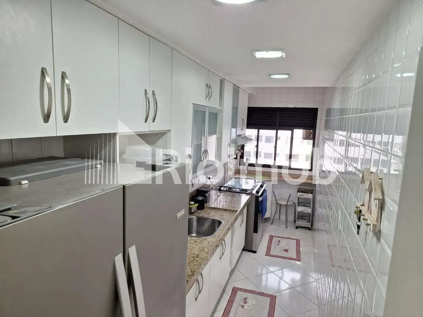 3-bedroom duplex with a glass-enclosed balcony — photo 27