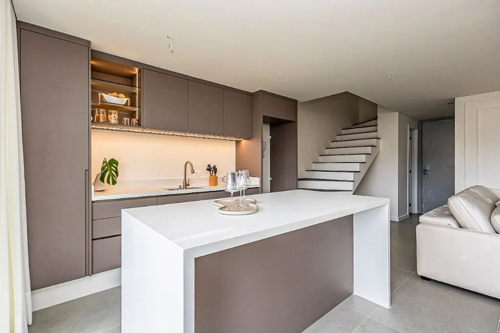 Floor-to-ceiling windows in a 3-bedroom house, 137 m² — photo 29