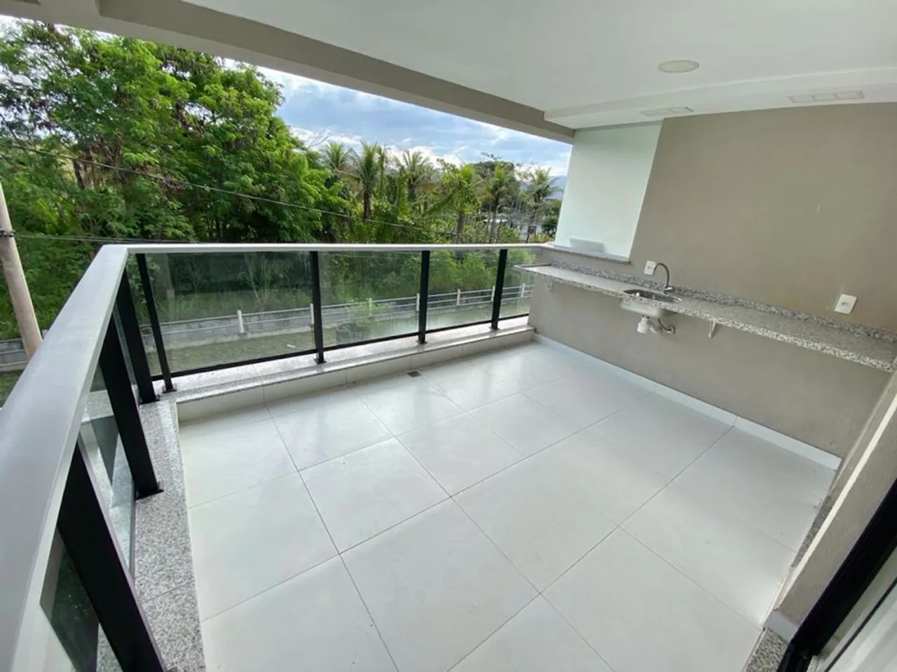 Apartamento com 3 dormitórios e varanda de 80 m² — photo 2
