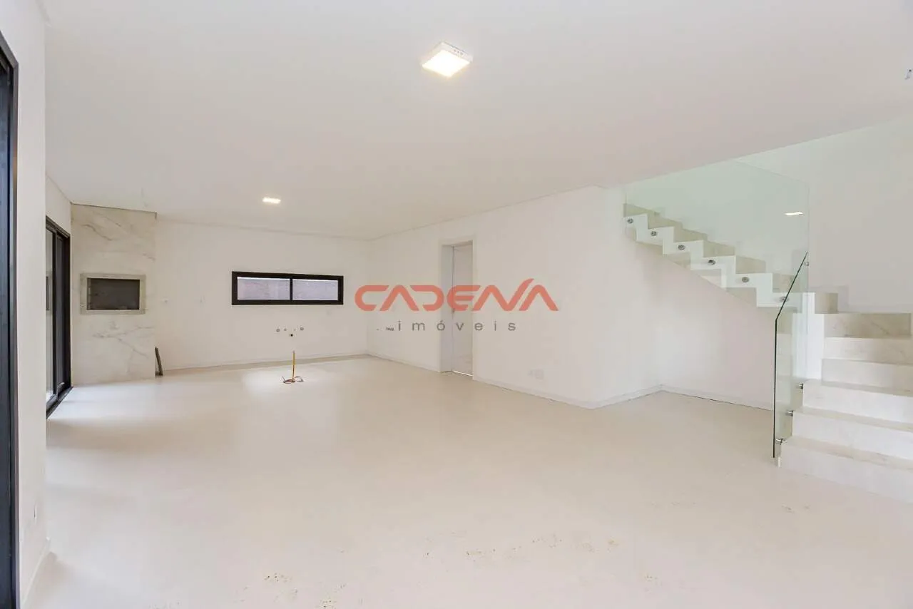 Balcony with a grill in a 3-bedroom house, 128 m² — photo 5