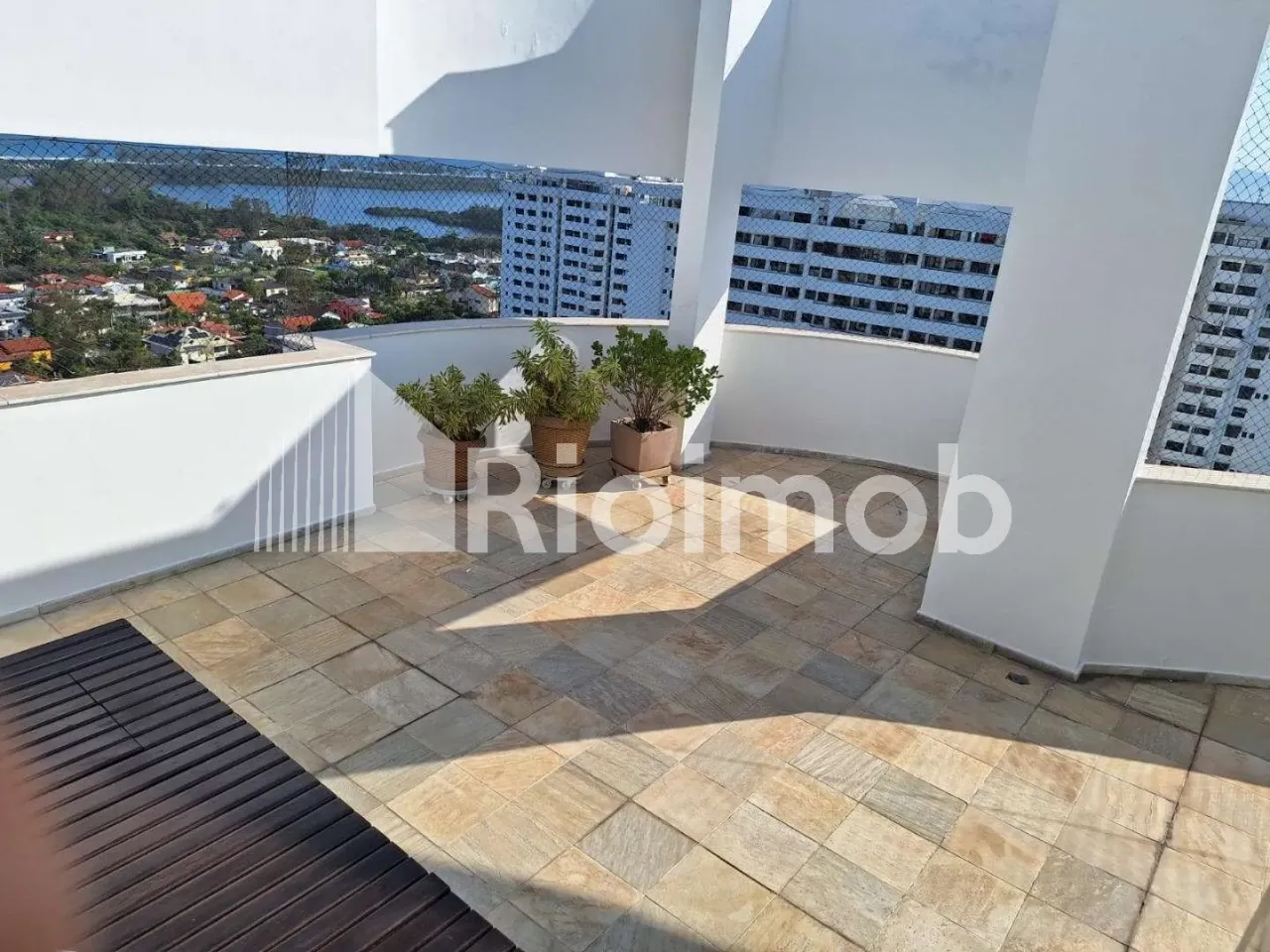 3-bedroom duplex with a glass-enclosed balcony — photo 2