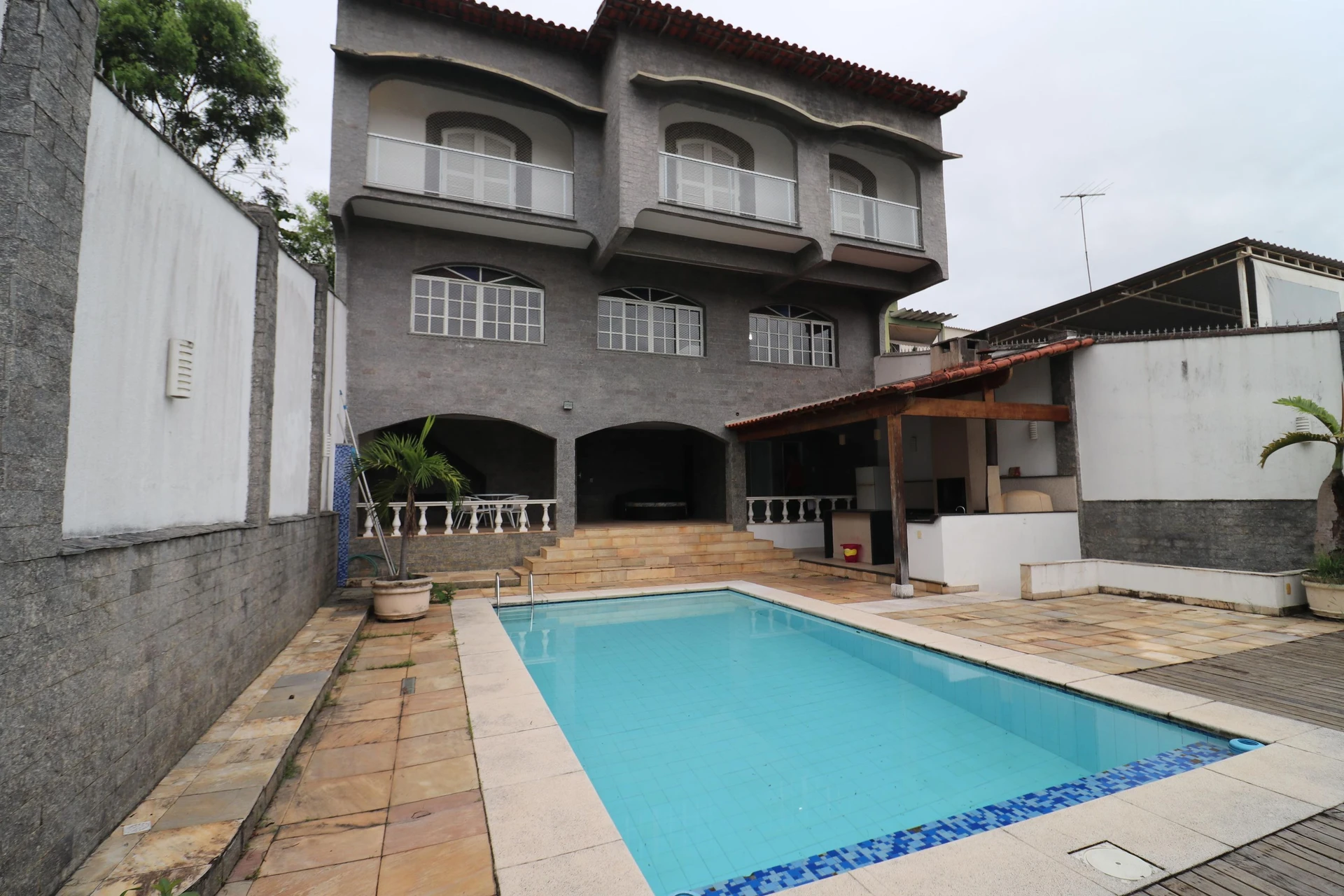 Vestidor y 5 dormitorios: casa de 420 m² — photo 39
