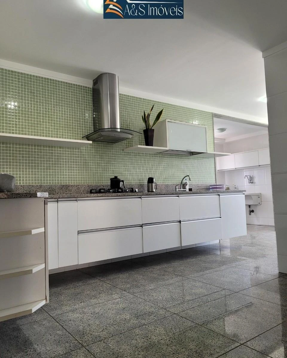 238 m² apartment with 3 parking spaces and 3 en-suites — photo 14