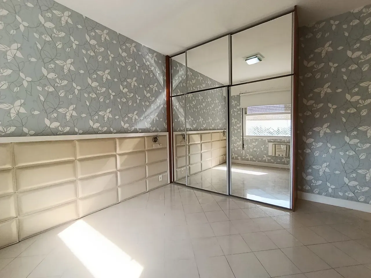 Unfurnished apartment with 3 bedrooms and 1 bathroom — photo 24