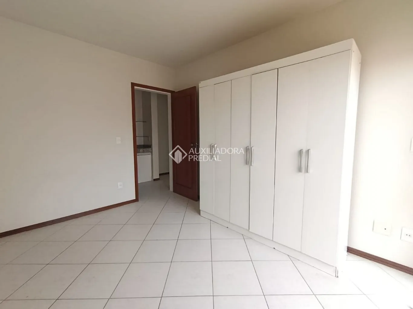 Penthouse-style apartment with 3 bedrooms and 3 baths — photo 29