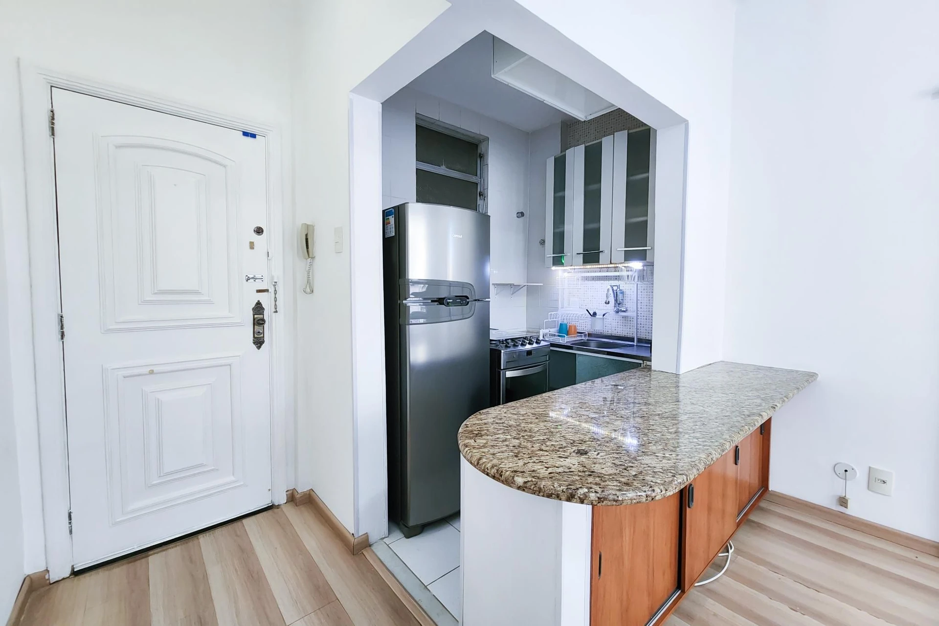 Furnished apartment, 43 m², with a washing machine — photo 2