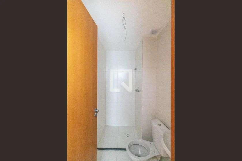 Apartamento para locação com 2 quartos e cozinha integrada
