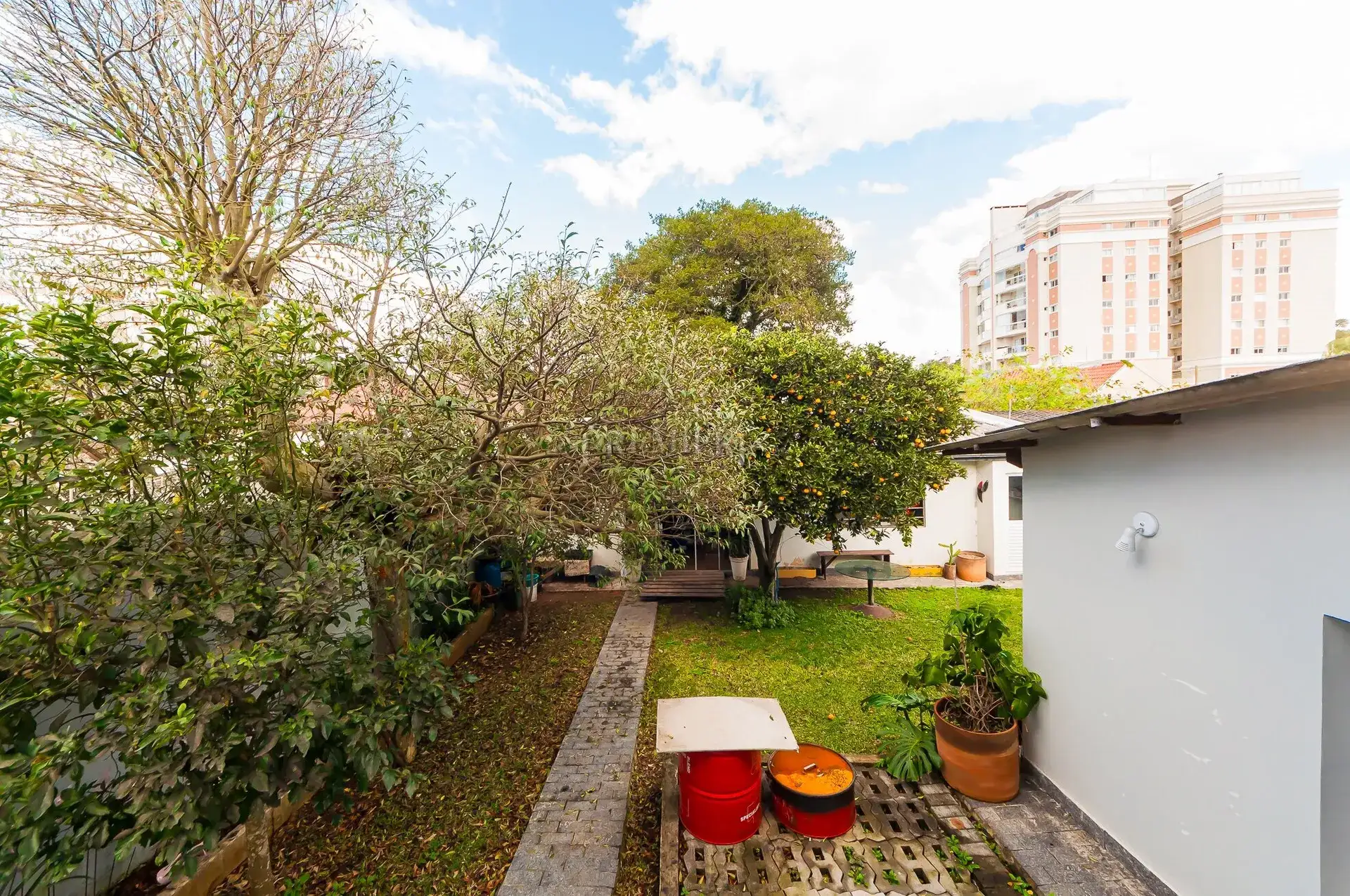 230 m² unfurnished apartment with 4 bedrooms and private garden — photo 24