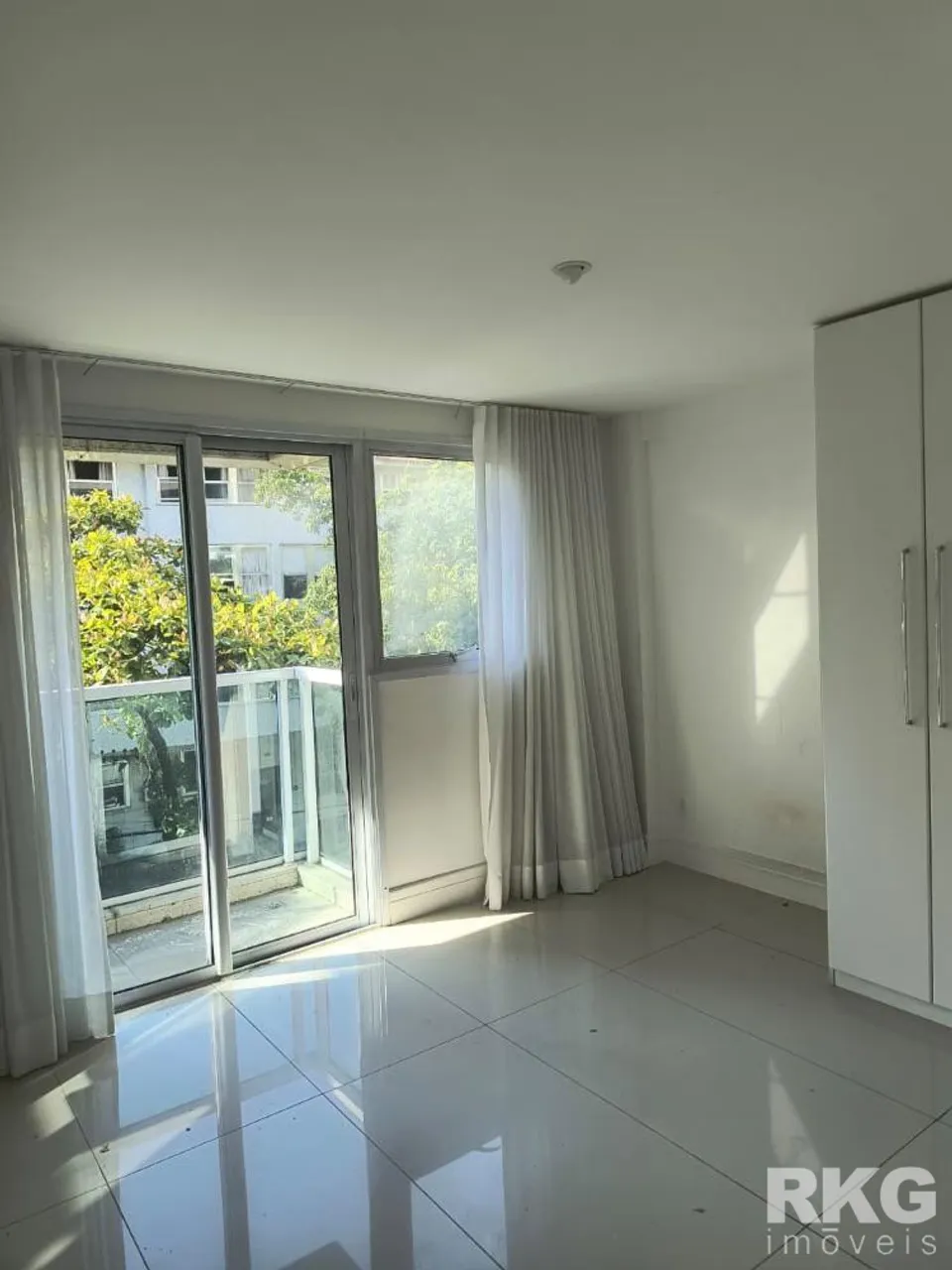 Apartamento com 5 banheiros e box de vidro — photo 2