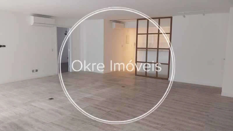 4-bedroom apartment with an open kitchen and stove — photo 11