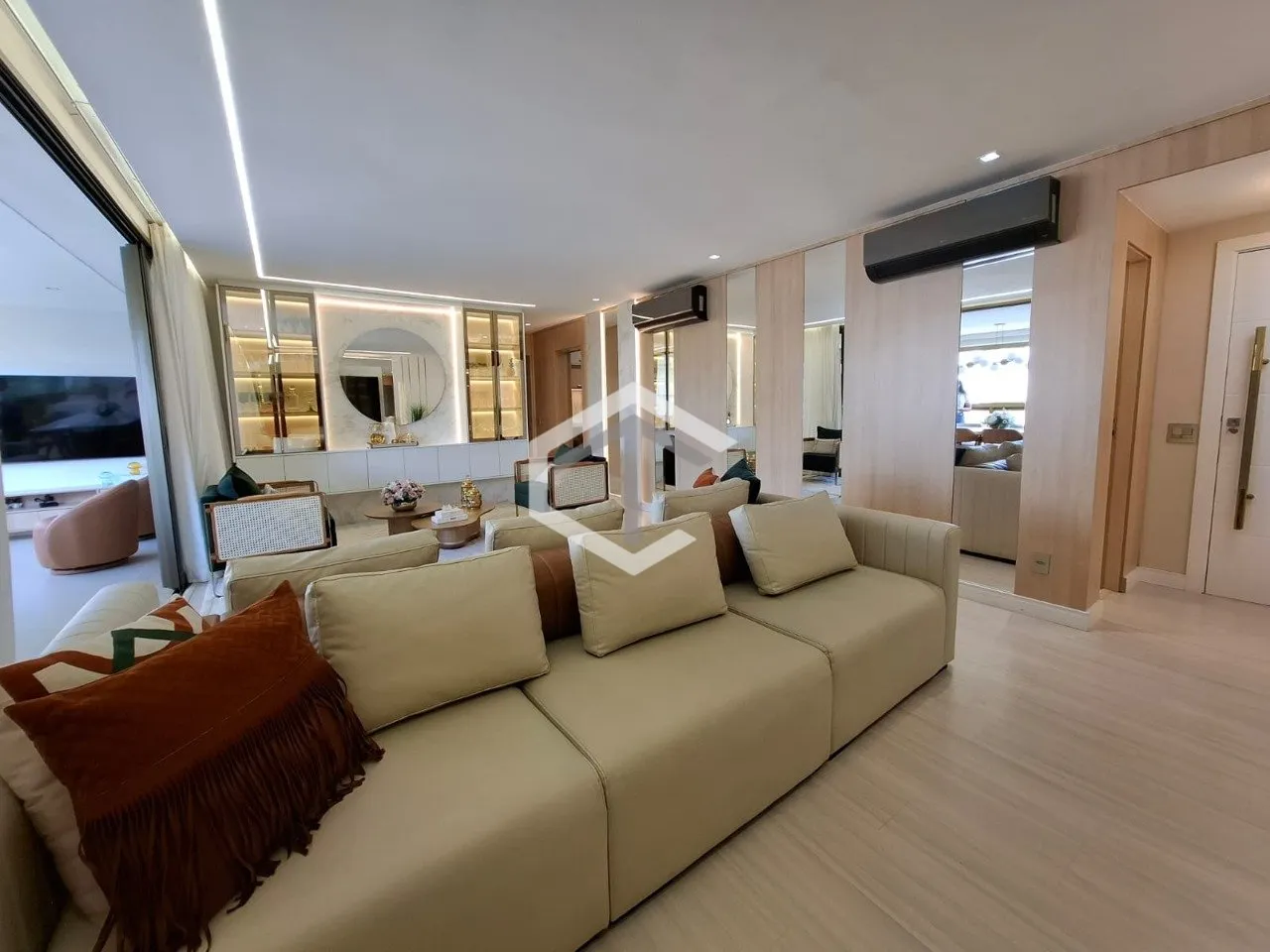 217 m² apartment with a mountain view and a private pool — photo 22