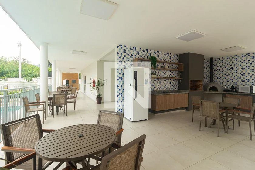 Furnished 2-bedroom apartment with open-plan kitchen — photo 39