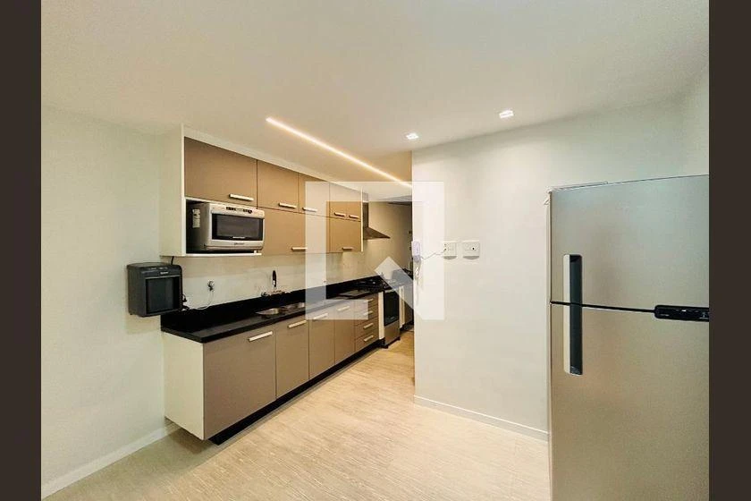 Walk-in closet in a 3-bedroom apartment, 120 m² — photo 7