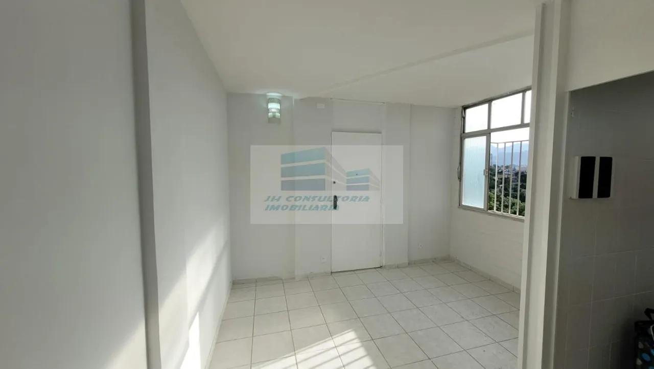 Empty apartment with 2 bedrooms and a gas stove — photo 8