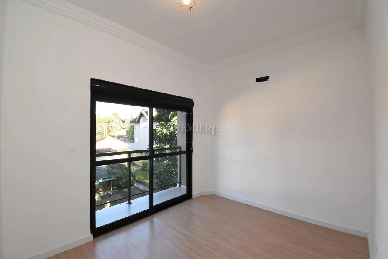 House with 3 bedrooms and a private garden — photo 15