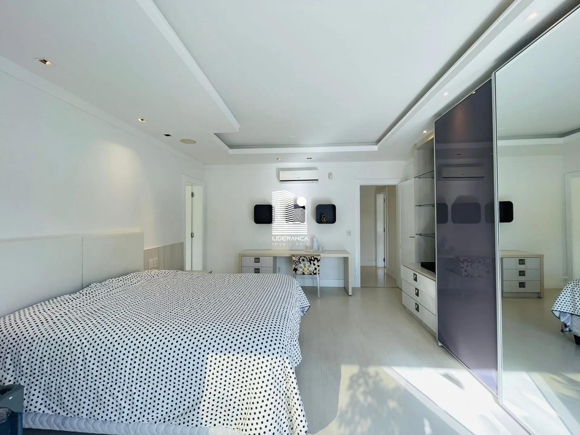 Casa mobiliada com 9 dormitórios e jardim privativo — photo 44