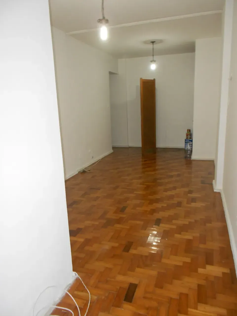 Unfurnished studio with 1 bedroom and wood floors — photo 5
