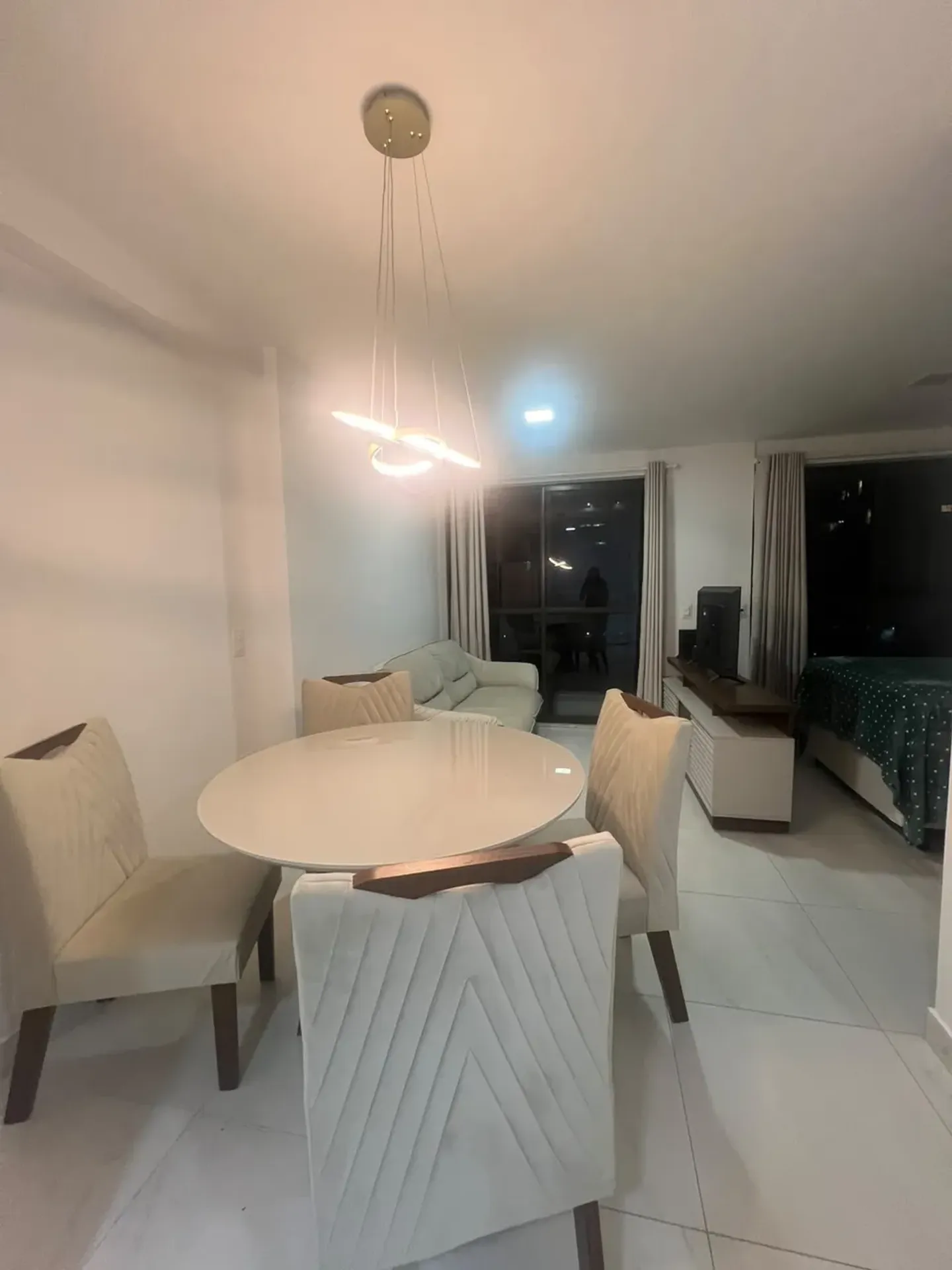 Студія 52 м² з 1 спальнею та кухнею відкритого плану — photo 3