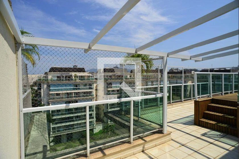 3-bedroom apartment in a building with a gym — photo 44