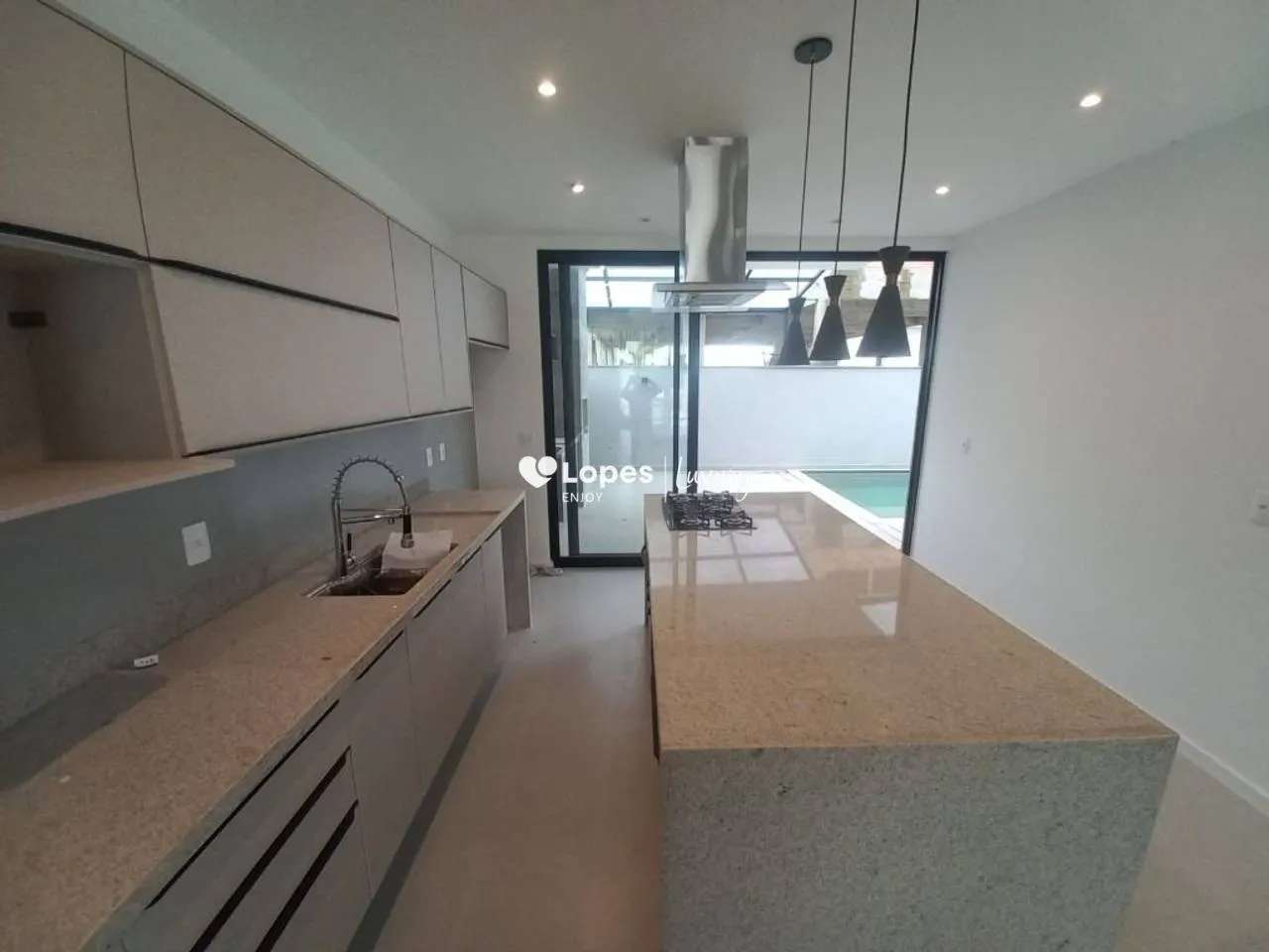 Unfurnished 4-bedroom house with 5 bathrooms and 329 m² — photo 11
