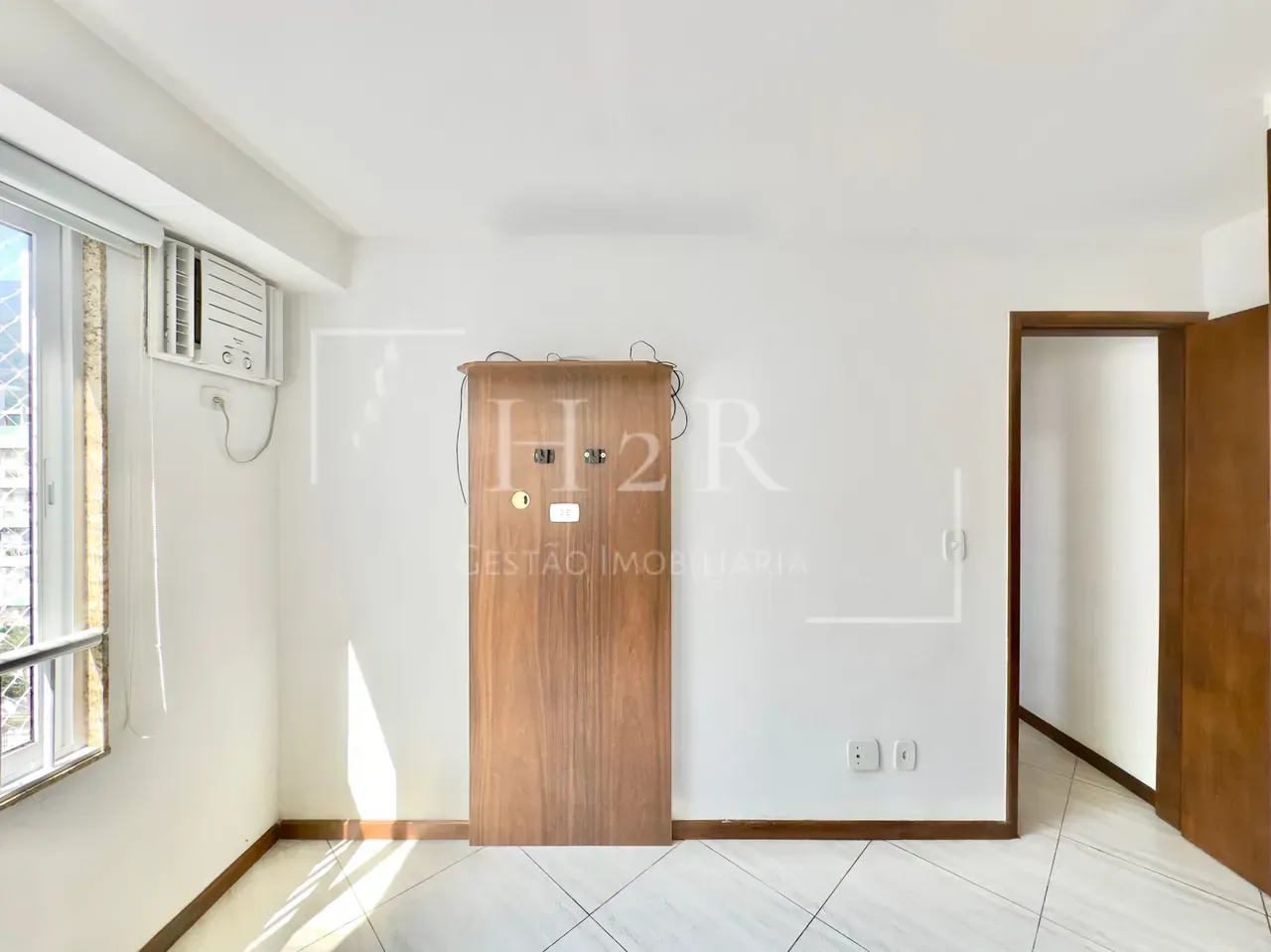 Furnished 3-bedroom apartment with balcony — photo 17