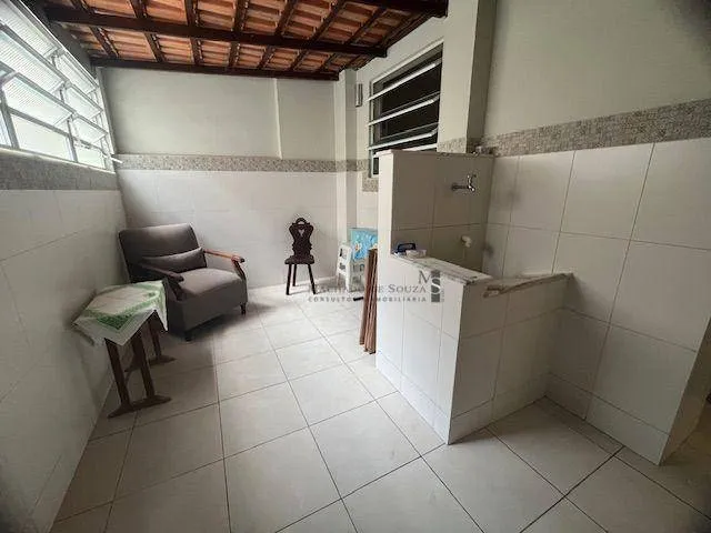 Wood or laminate floors in a 2-bedroom apartment, 98 m² — photo 15