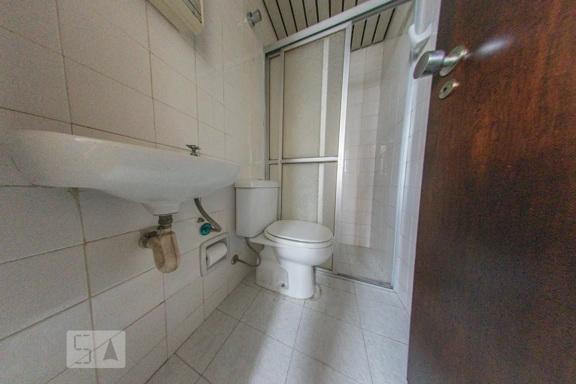 4-bedroom apartment with a walk-in closet — photo 57