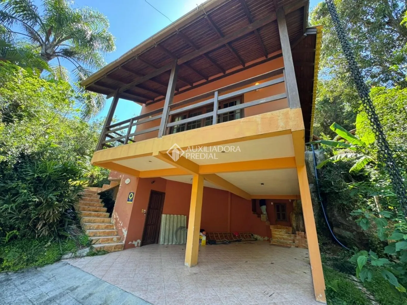 House with 5 bedrooms and 6 bathrooms on 5757 m² — photo 4