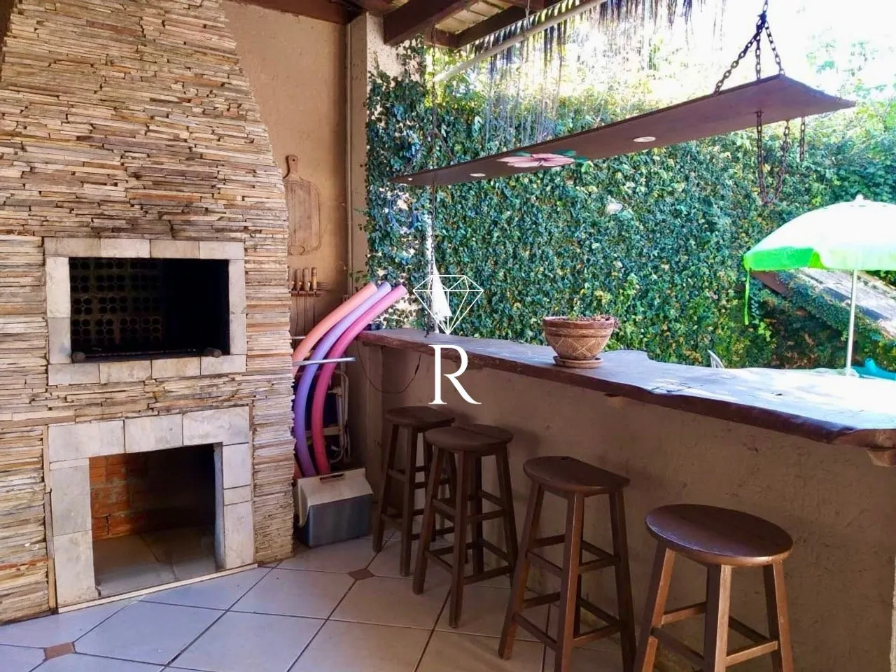 Casa de 6 dormitorios con balcón y parrilla — photo 15