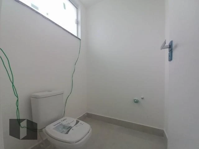 House with 4 bedrooms and 5 bathrooms, 2 parking spaces — photo 31