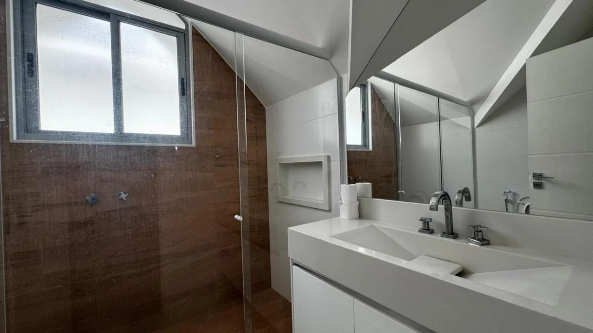Condominium house with 3 en-suite bedrooms and 300 m² — photo 19