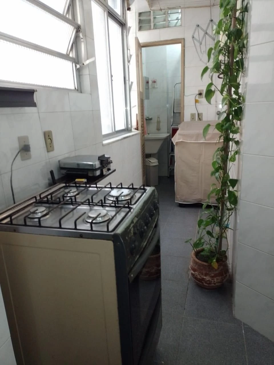Furnished 2-bedroom apartment with separate kitchen — photo 38