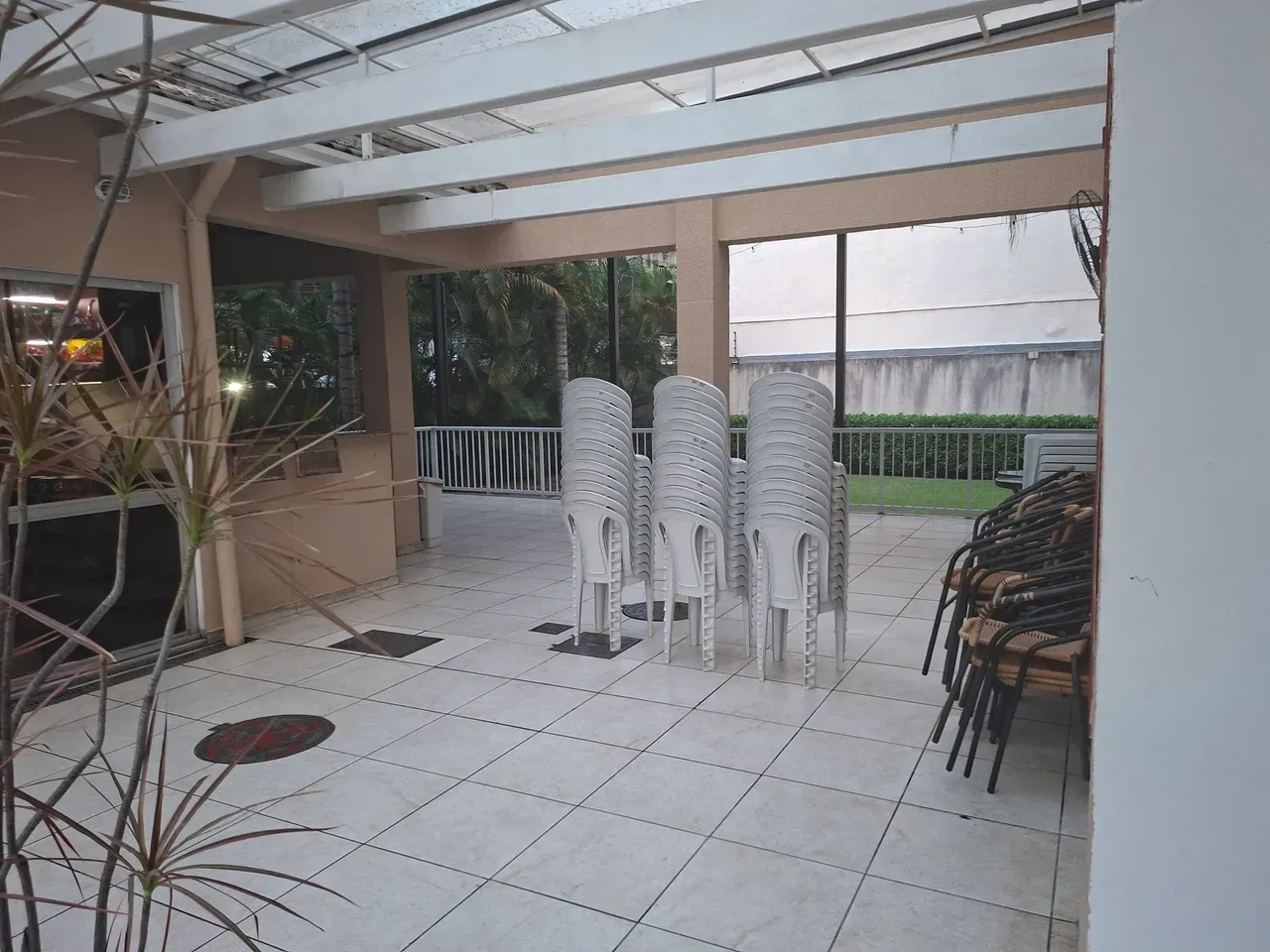 2-bedroom apartment with suite and private garden — photo 28