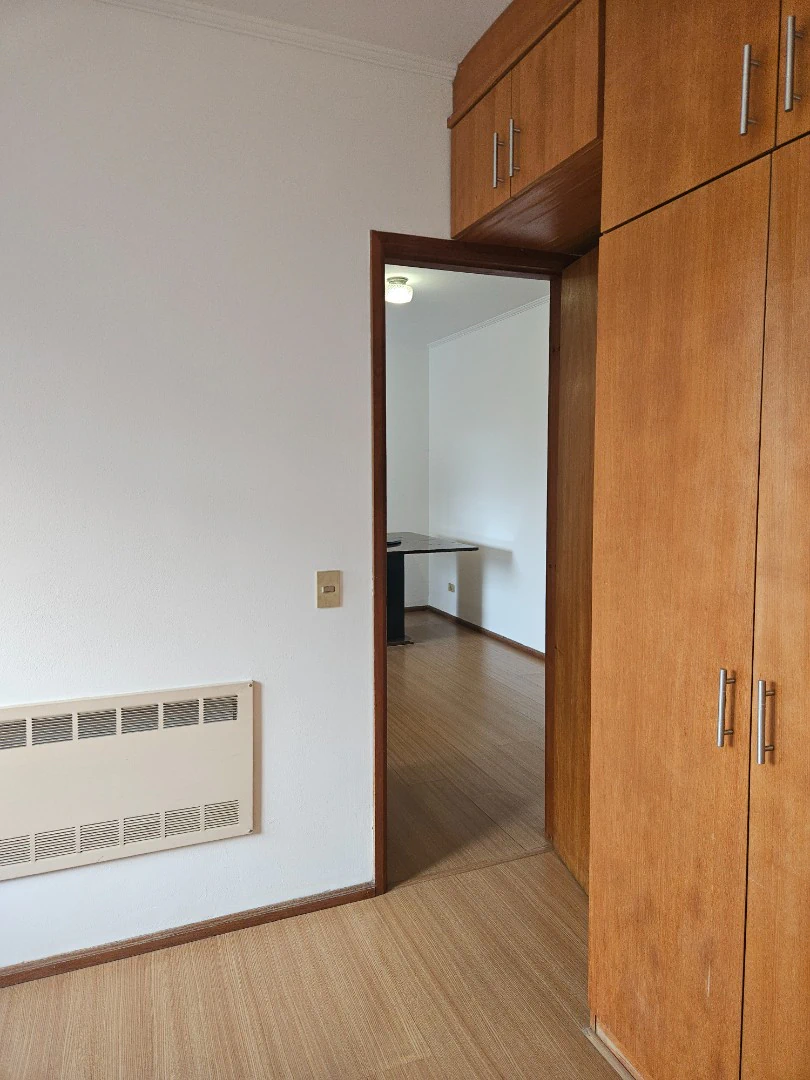 Wood or laminate floors in a one-bedroom apartment, 51 m² — photo 5