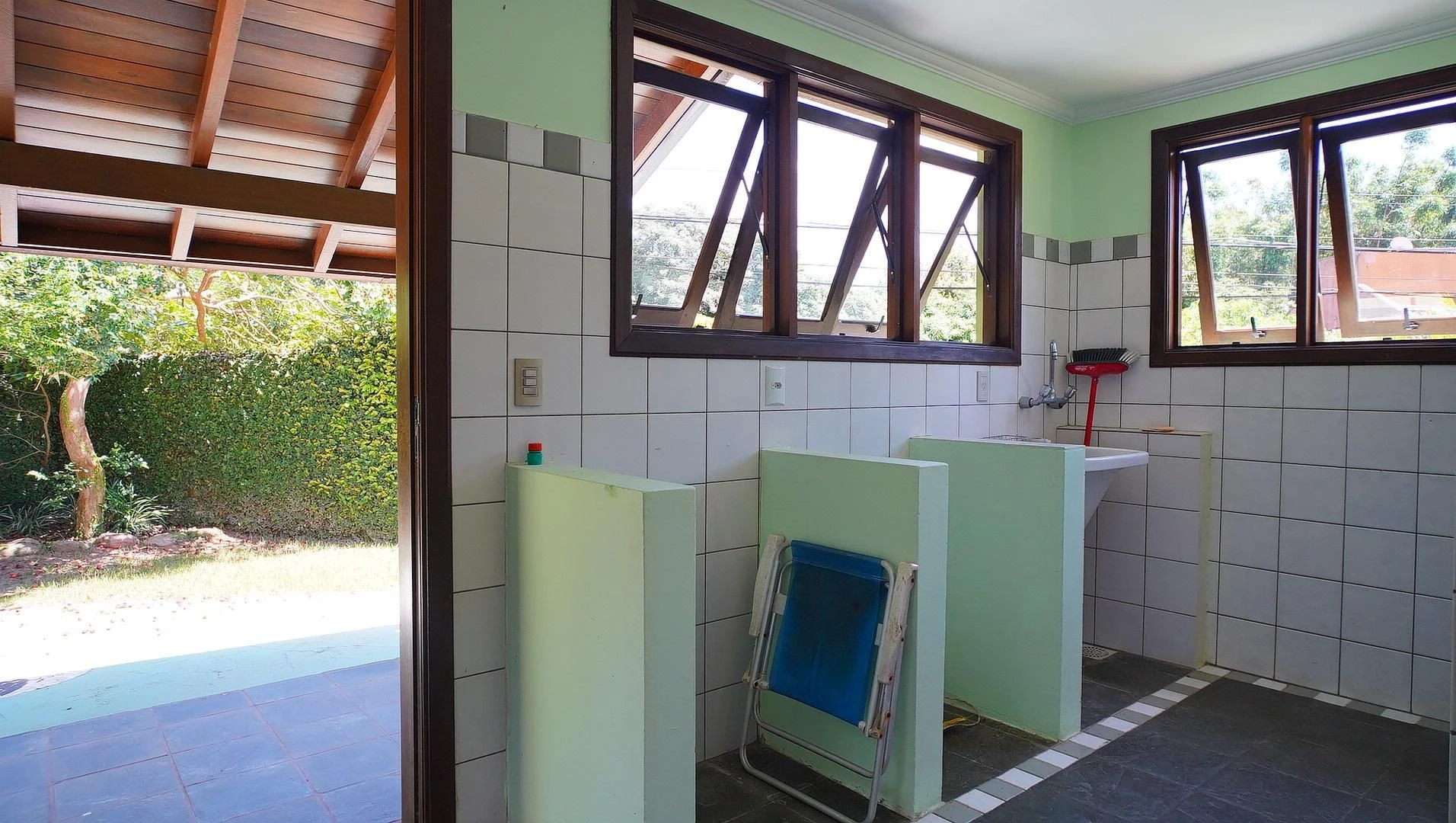 Панорамні вікна та 4 спальні: будинок 735 м² — photo 46