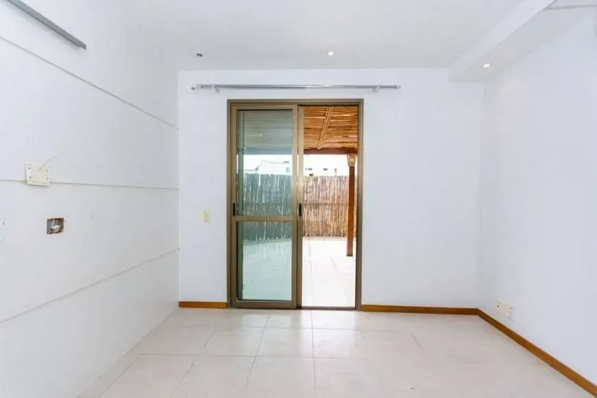 183 m² apartment with a walk-in closet and a bathtub — photo 19