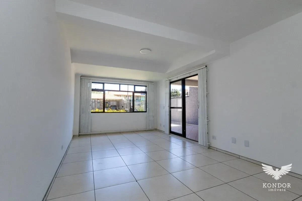 Walk-in closet in a 3-bedroom house, 184 m² — photo 6