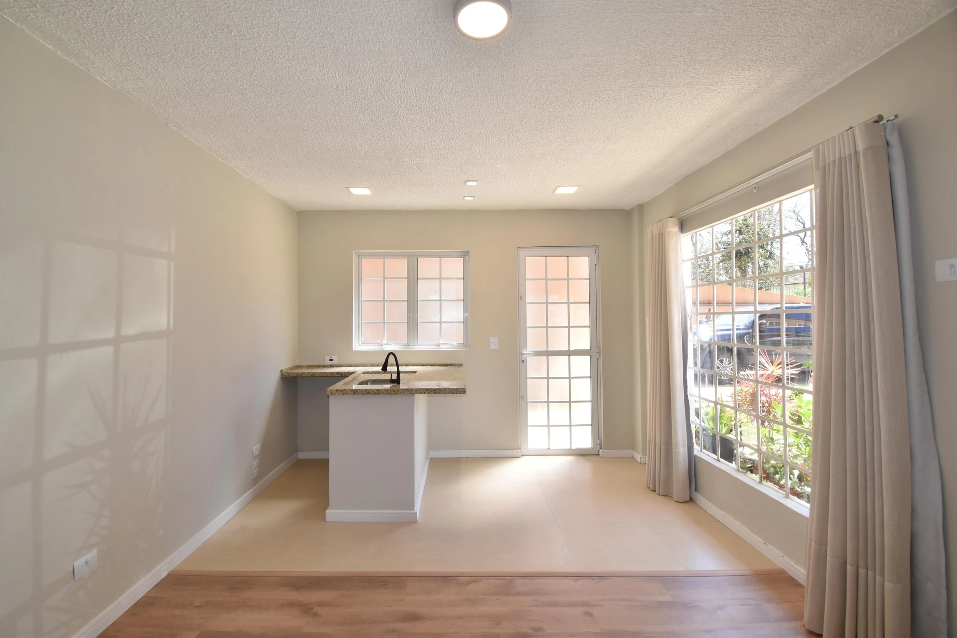 Studio, 38 m², with wood or laminate floors — photo 8