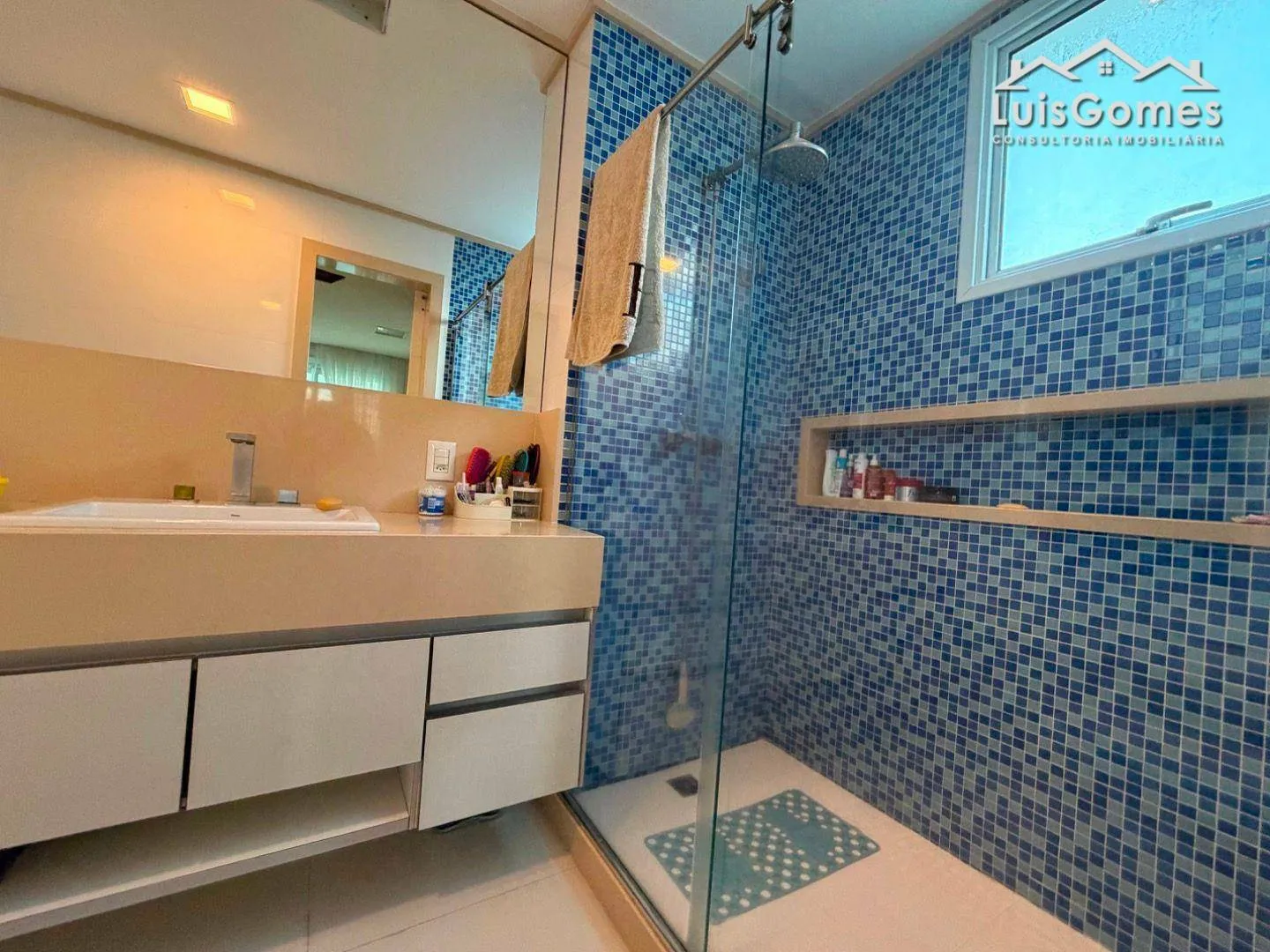 Furnished apartment with 4 bedrooms and 5 bathrooms — photo 39