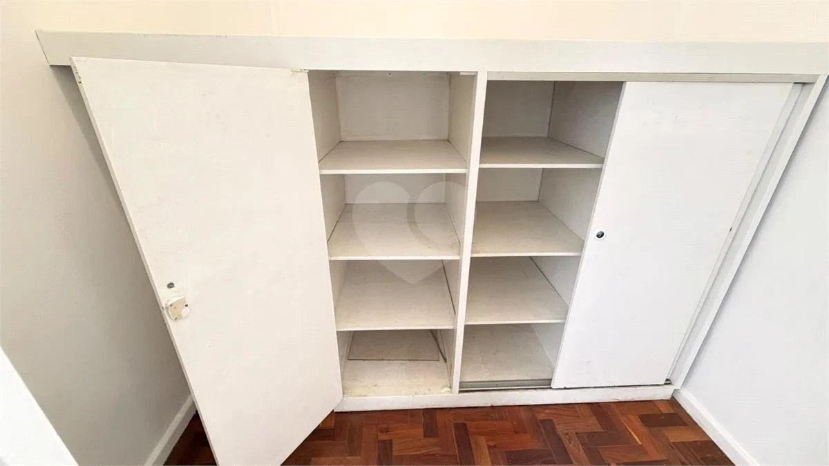 Wood or laminate floors in a 3-bedroom apartment, 91 m² — photo 35